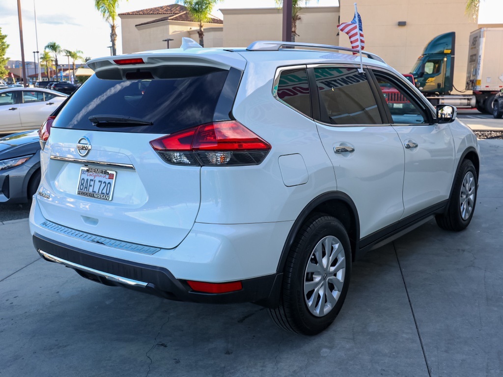 2017 Nissan Rogue S photo 2