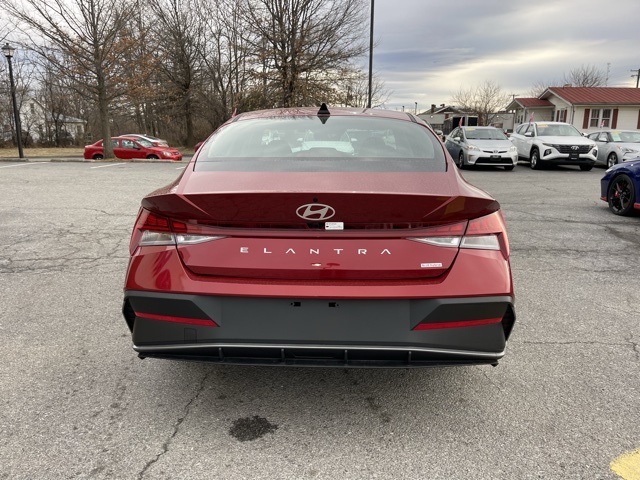 2025 Hyundai Elantra Hybrid photo 4