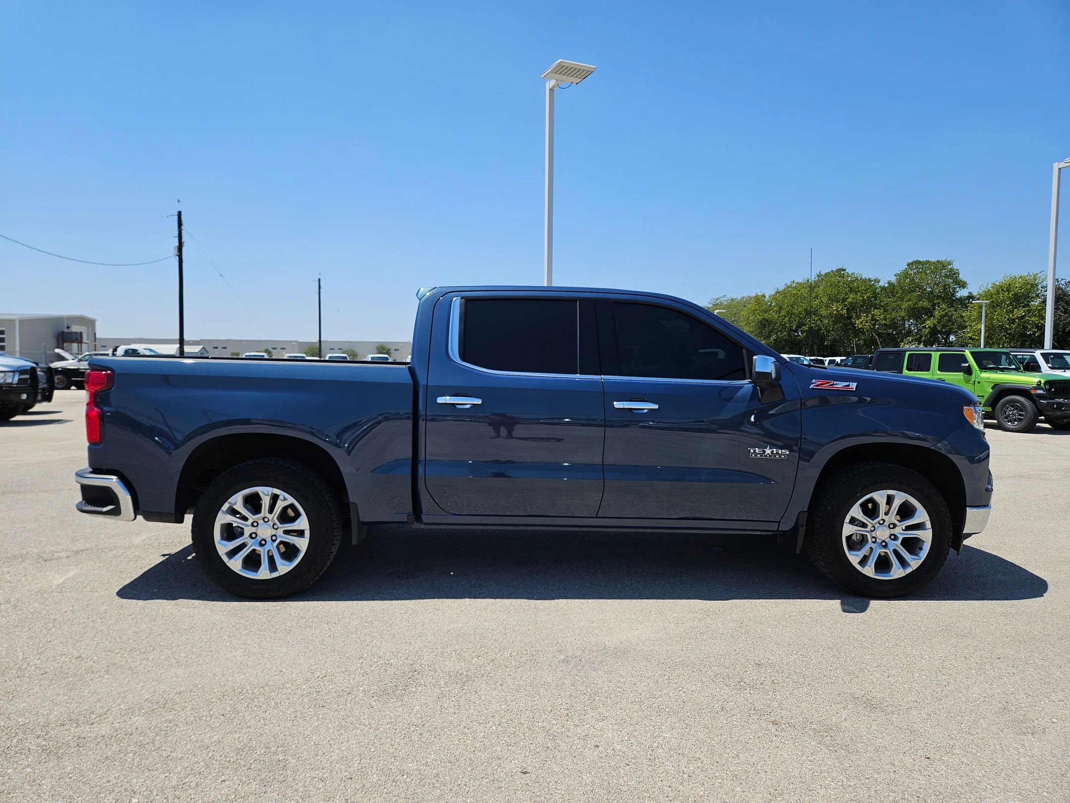 2024 Chevrolet Silverado 1500 LTZ photo 2