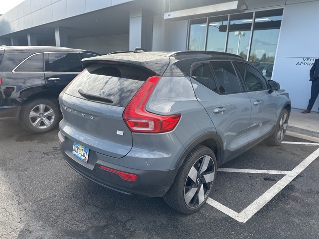 2023 Volvo XC40 Recharge Ultimate photo 3