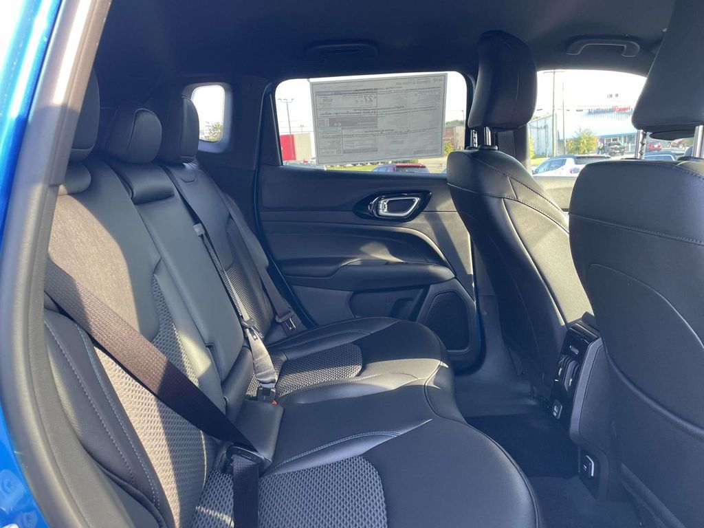 2025 Jeep Compass Latitude photo 15