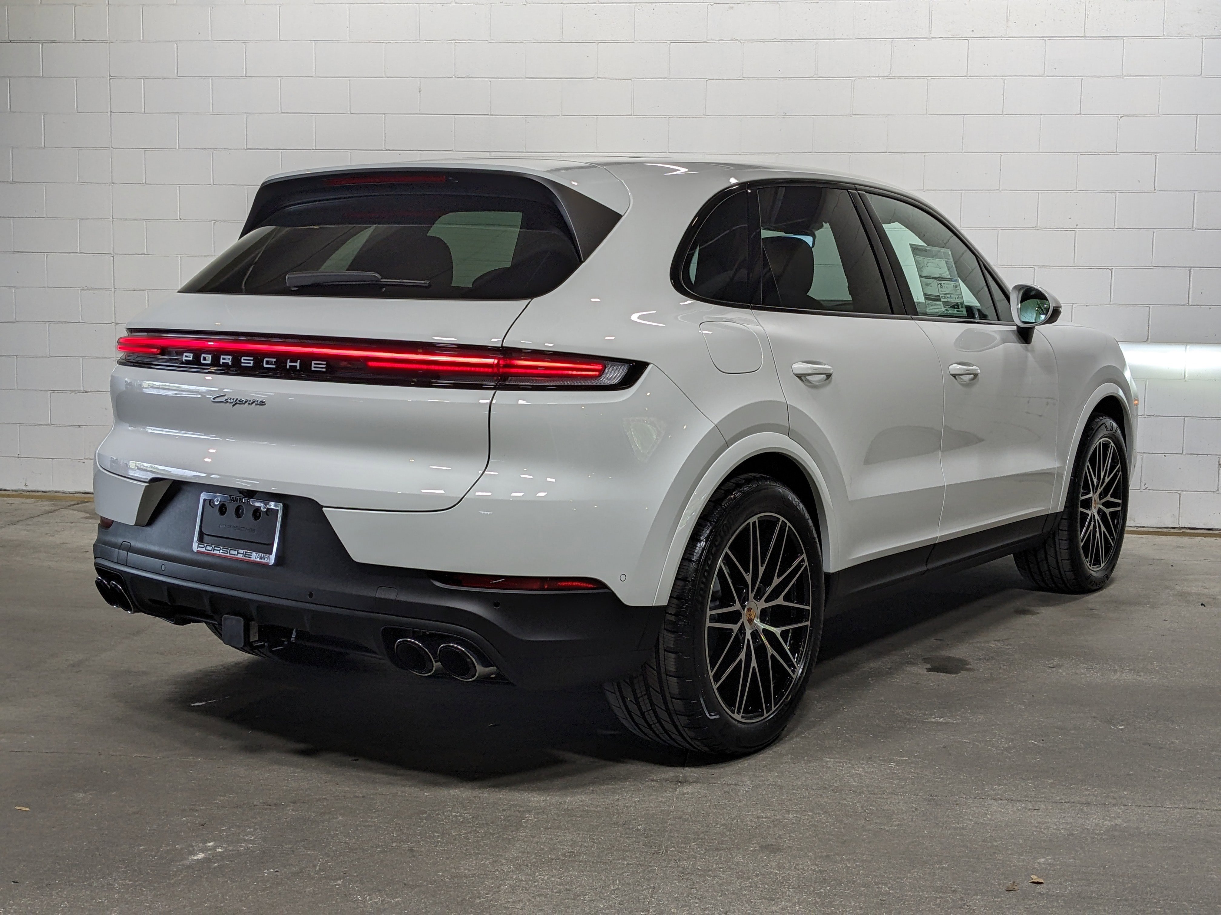 2025 Porsche Cayenne photo 3