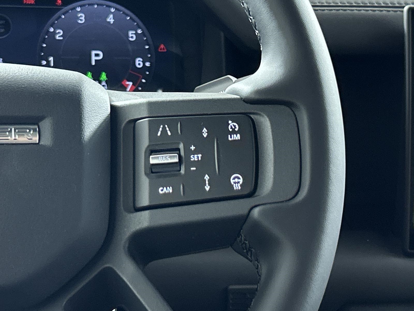 2025 Land Rover Defender 130 X-Dynamic SE photo 12