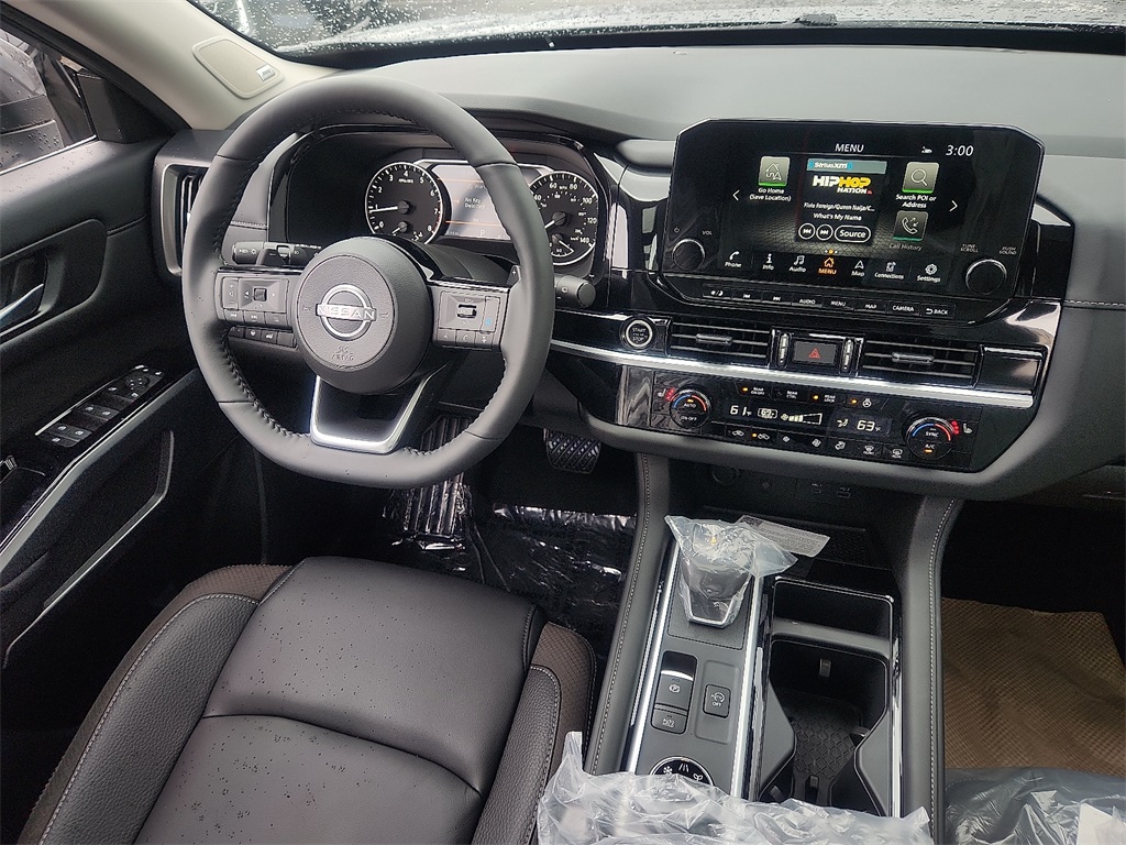 2025 Nissan Pathfinder SL photo 5