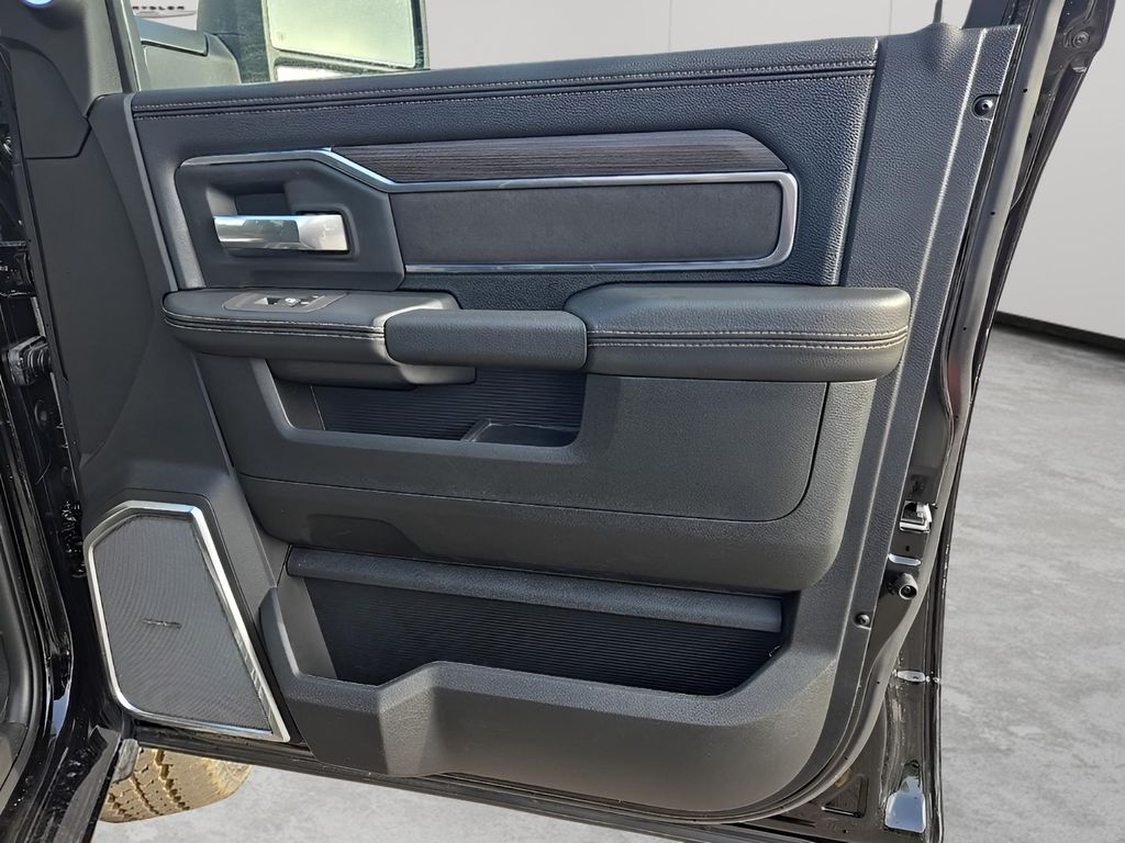 2025 Ram 2500 Laramie photo 8