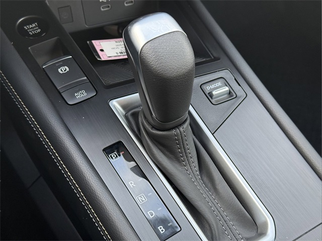2025 Nissan Kicks SV photo 17