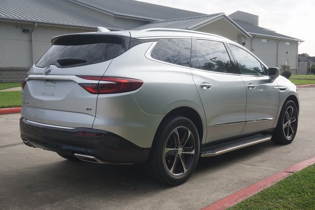 2020 Buick Enclave Essence photo 2