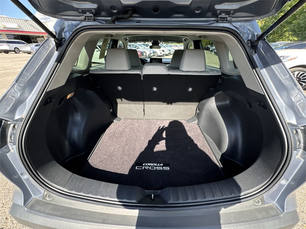 2022 Toyota Corolla Cross L photo 22