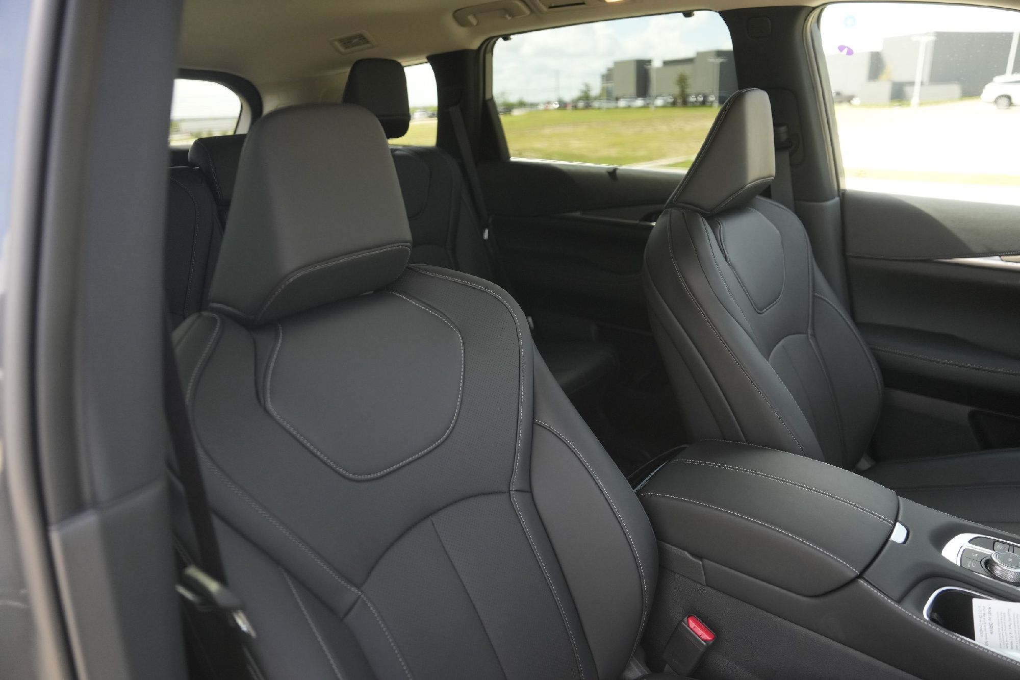 2026 Infiniti QX60 Luxe photo 14