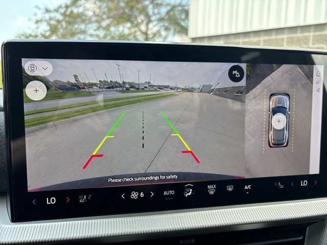 2025 Ford Explorer ST-Line photo 23