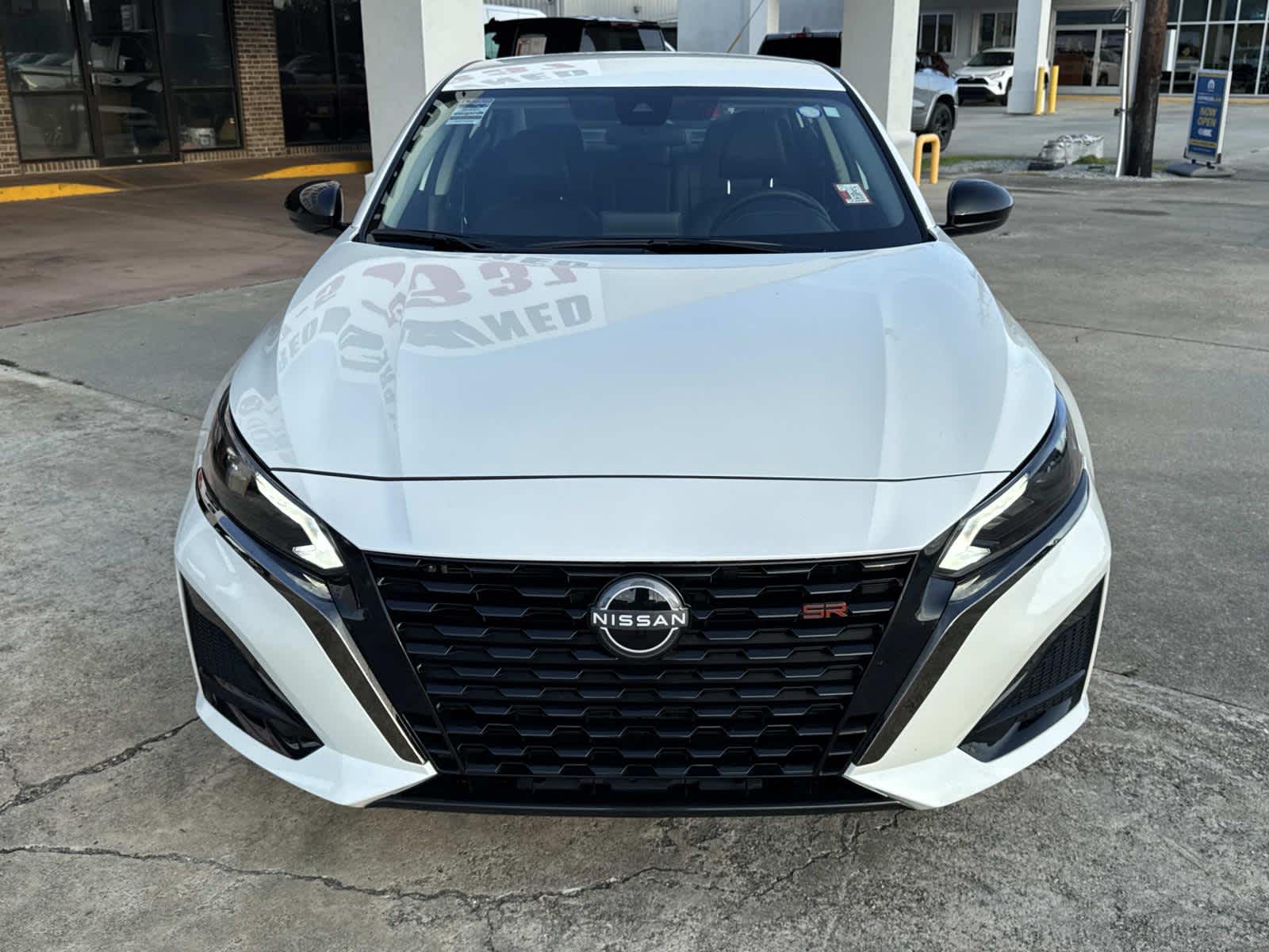 2025 Nissan Altima SR photo 3