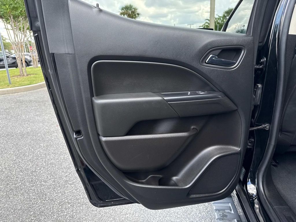 2019 Chevrolet Colorado LT photo 13