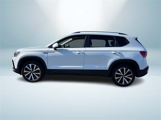 2022 Volkswagen Taos SE photo 3