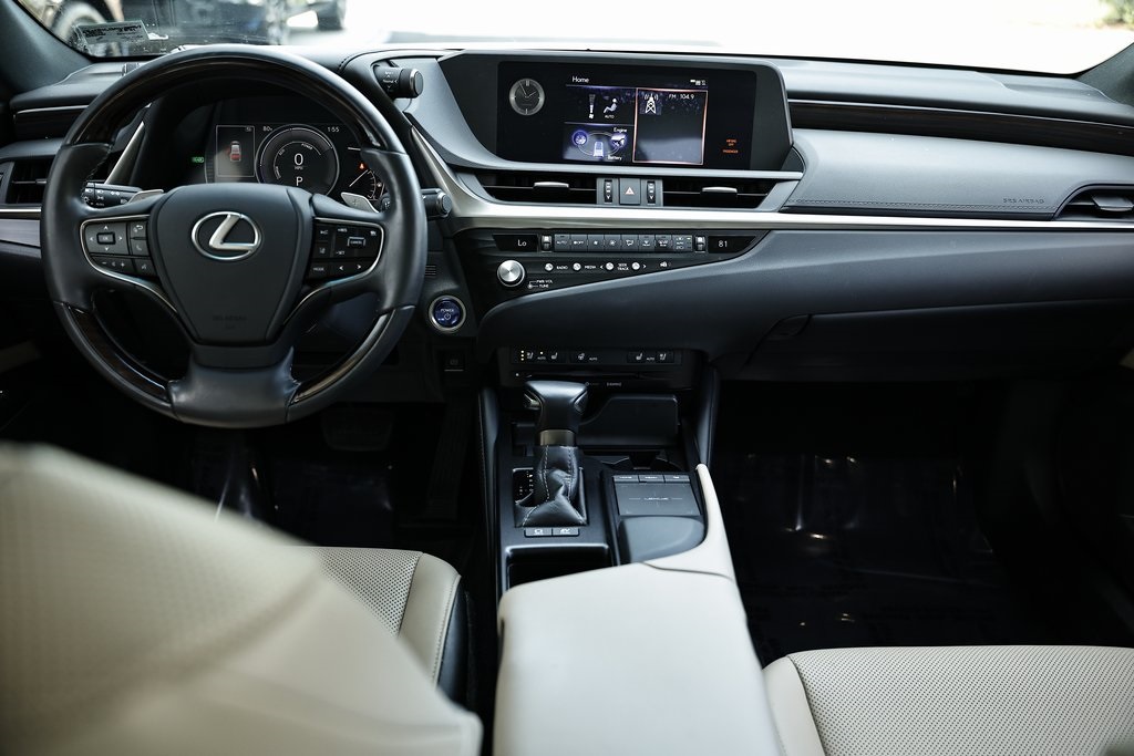 2021 Lexus ES 300h photo 26