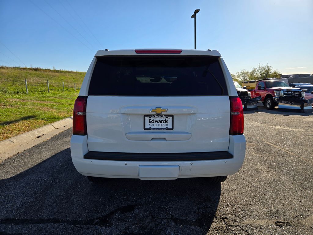2017 Chevrolet Tahoe LT photo 3