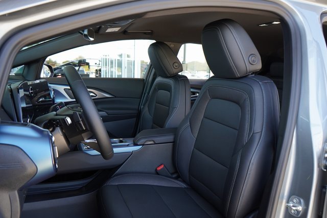2026 Chevrolet Equinox EV 1LT photo 18