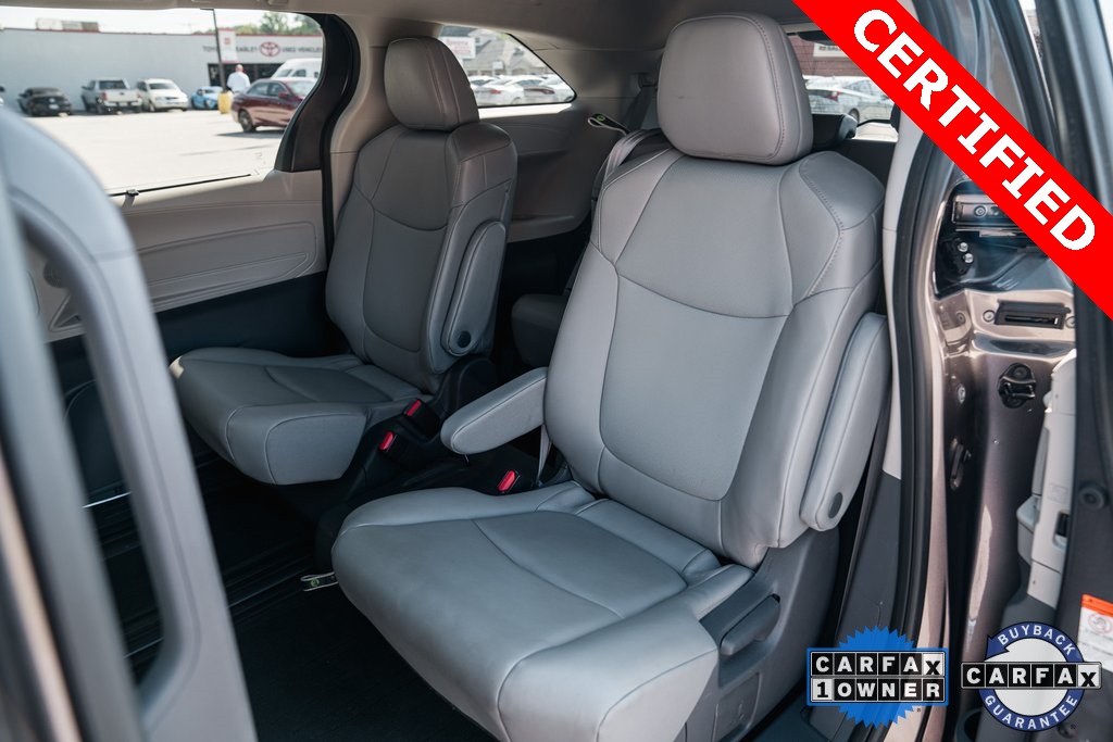 2021 Toyota Sienna XLE photo 28