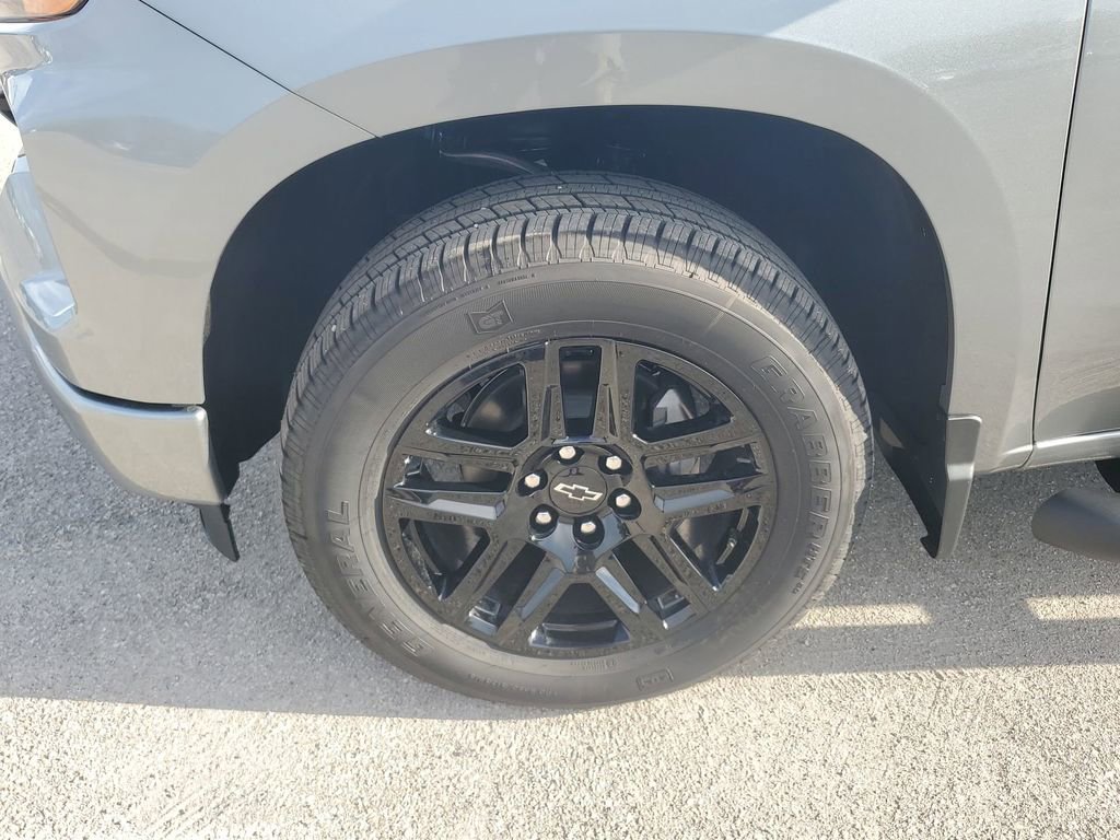 2025 Chevrolet Silverado 1500 Custom photo 16