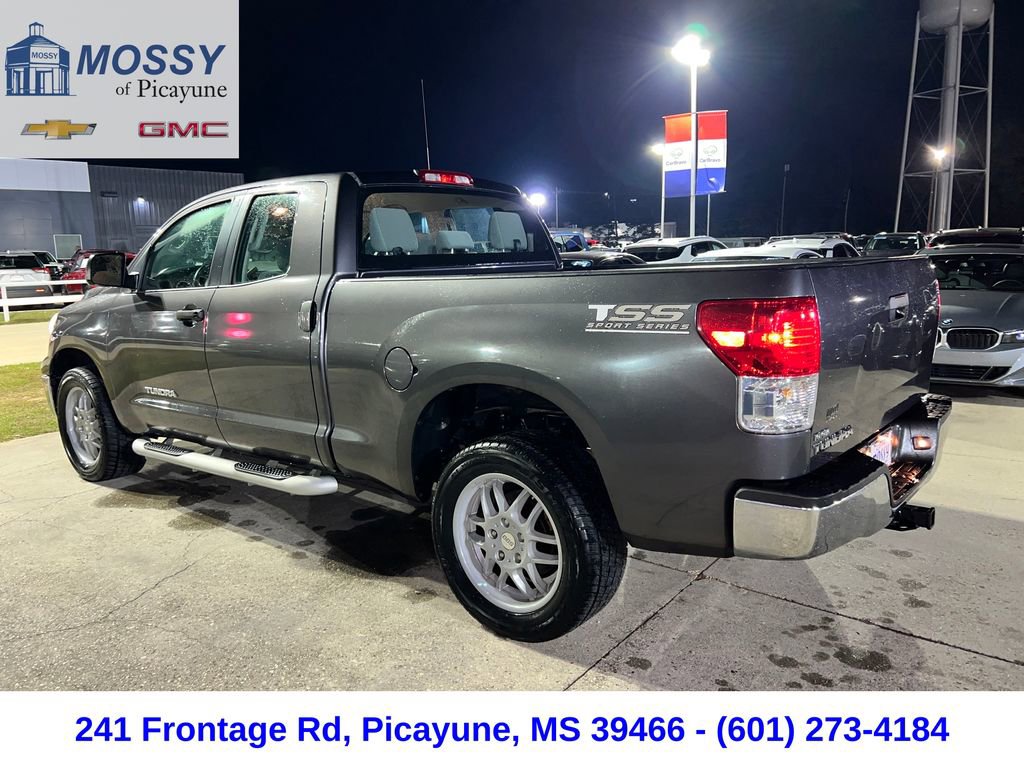 2011 Toyota RAV4 LE photo 3