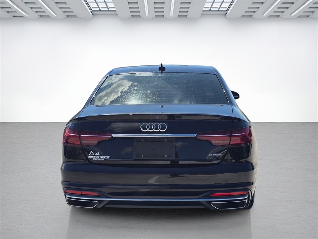 2022 Audi A4 40 Premium Quattro photo 4