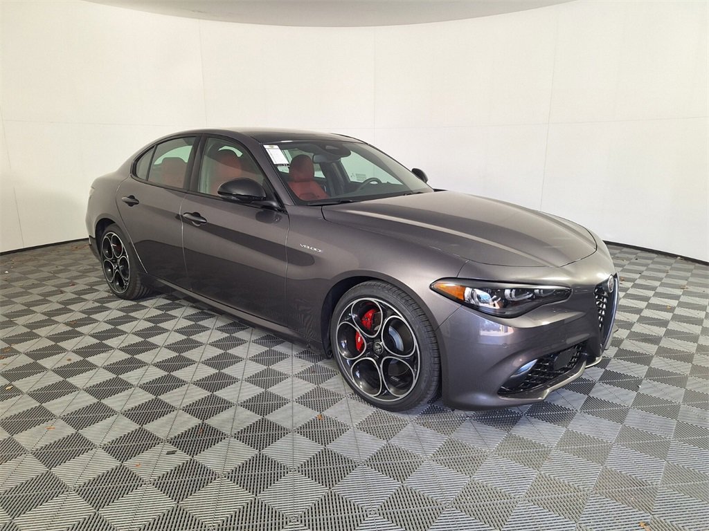 2025 Alfa Romeo Giulia Base photo 2