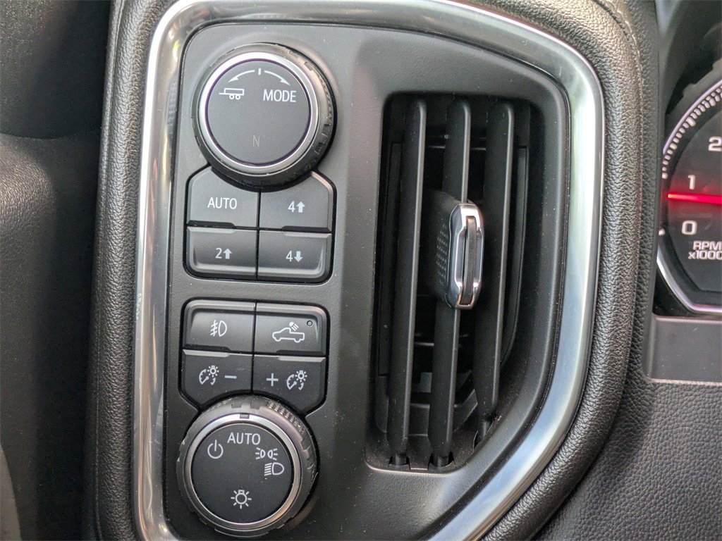 2022 Chevrolet Silverado RST photo 22