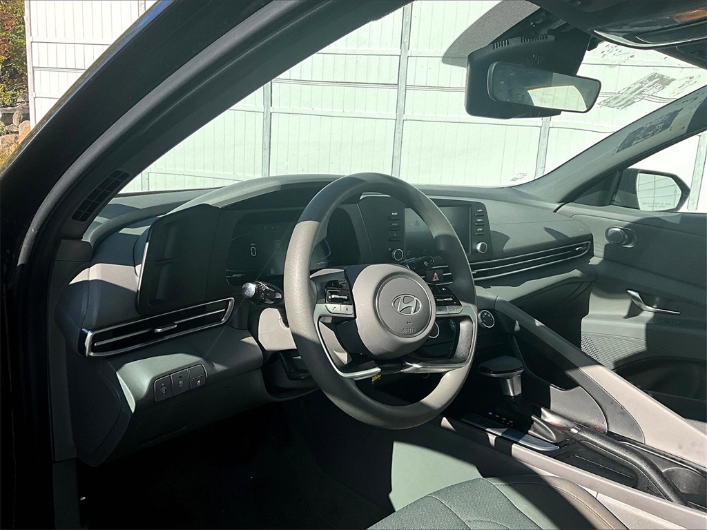 2024 Hyundai Elantra SE photo 8