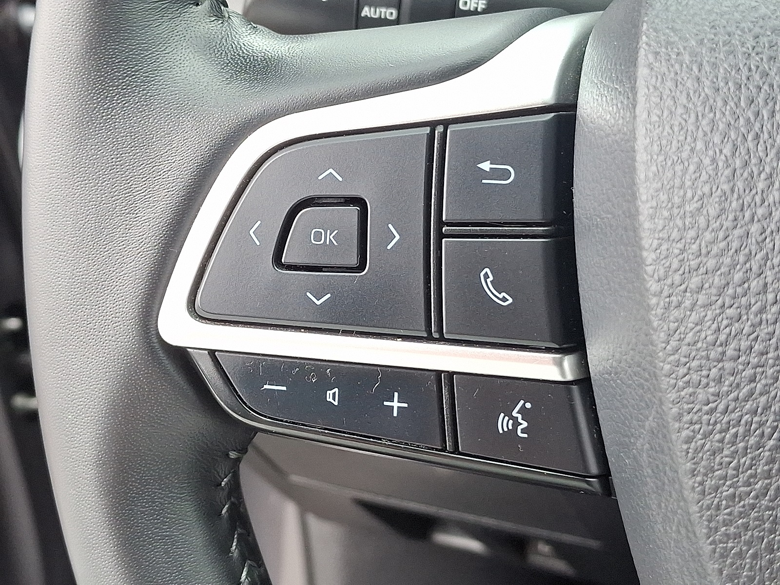 2022 Toyota Highlander Hybrid LE photo 20