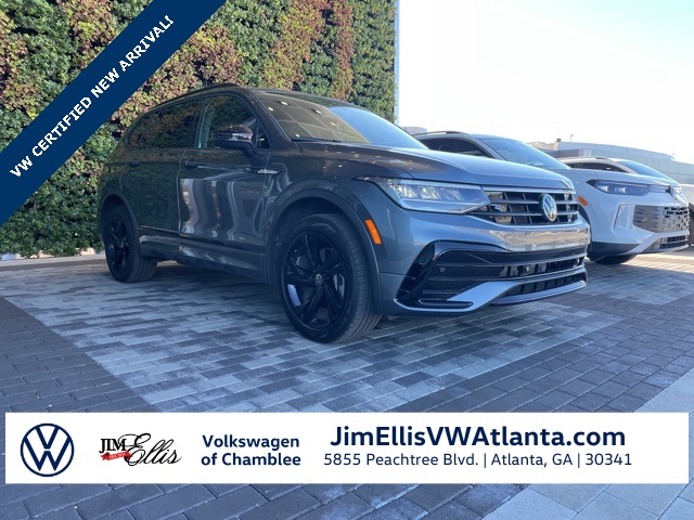 2024 Volkswagen Tiguan SE R-LINE BLACK's photo