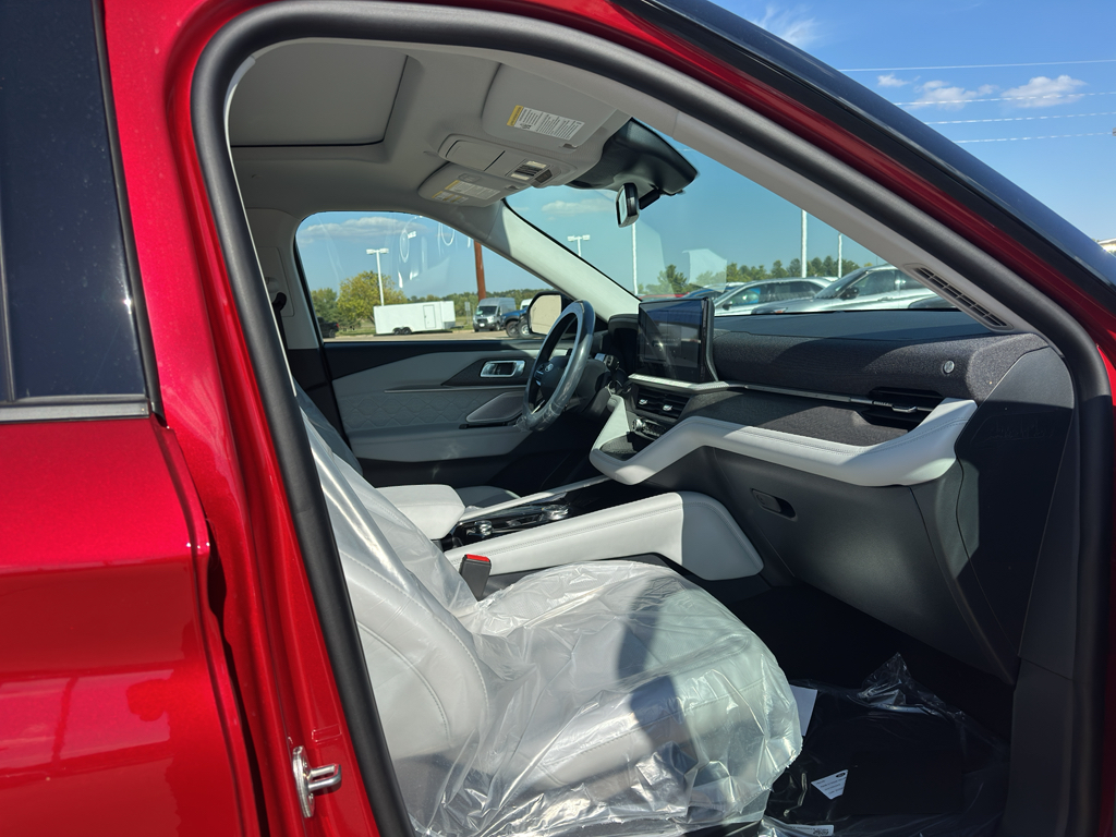 2025 Ford Explorer Platinum photo 9