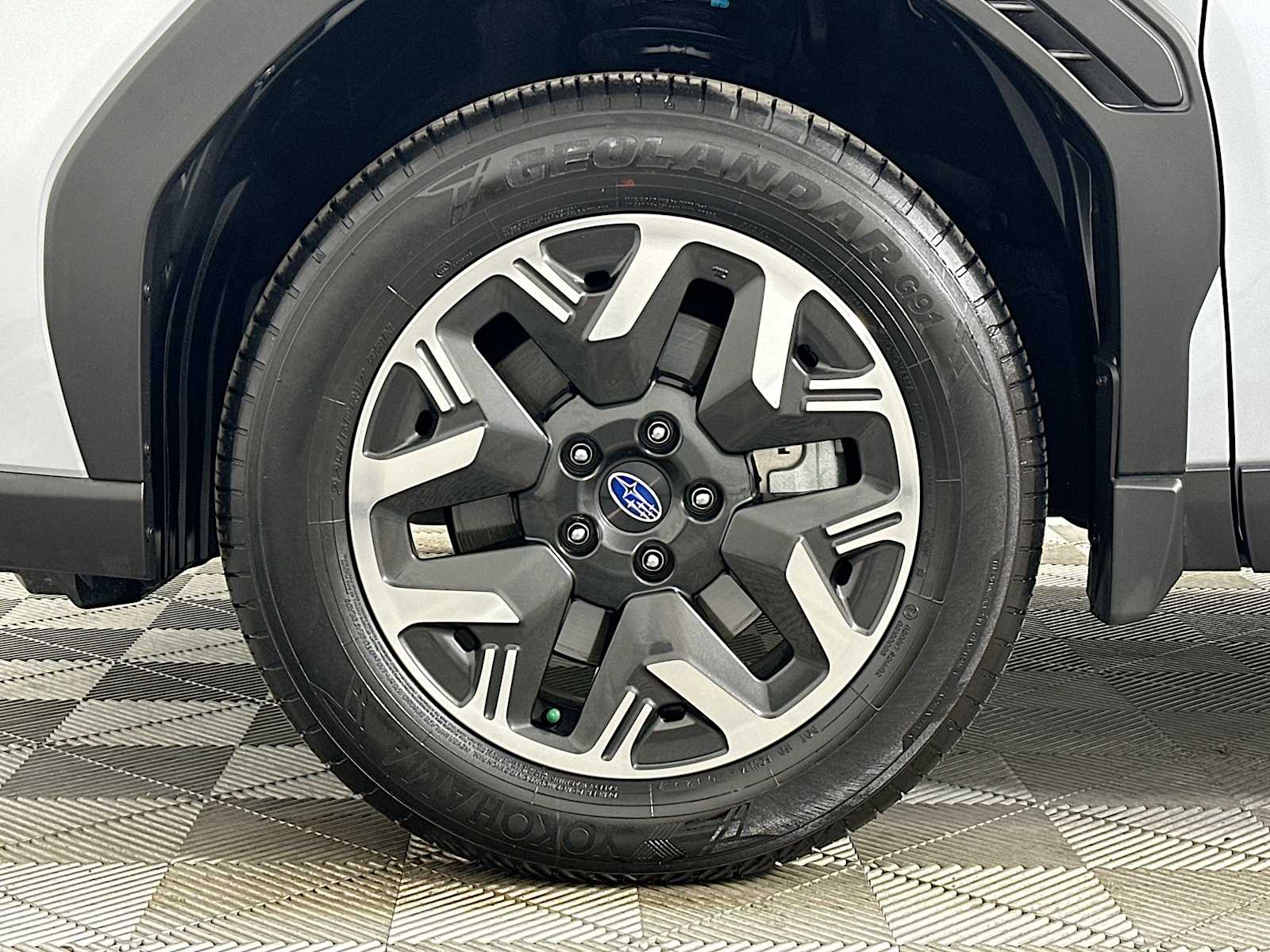 2025 Subaru Forester Premium Base photo 29