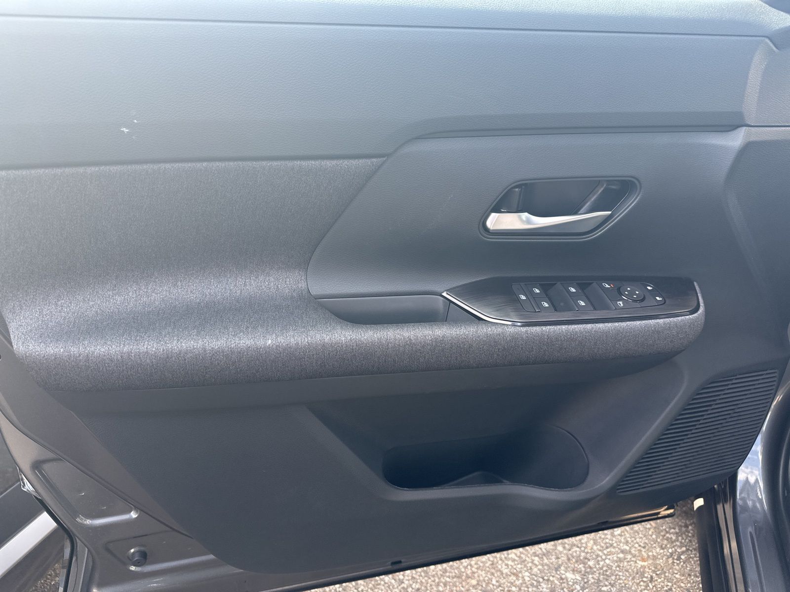 2025 Nissan Kicks SV photo 10