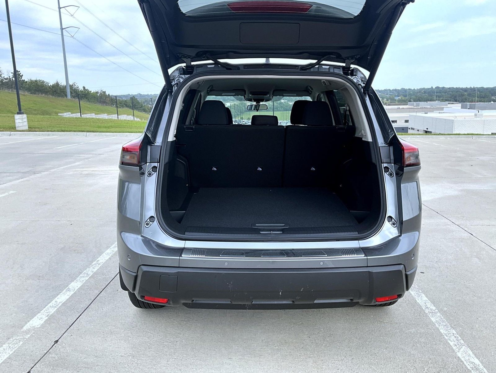 2026 Nissan Rogue SV photo 9