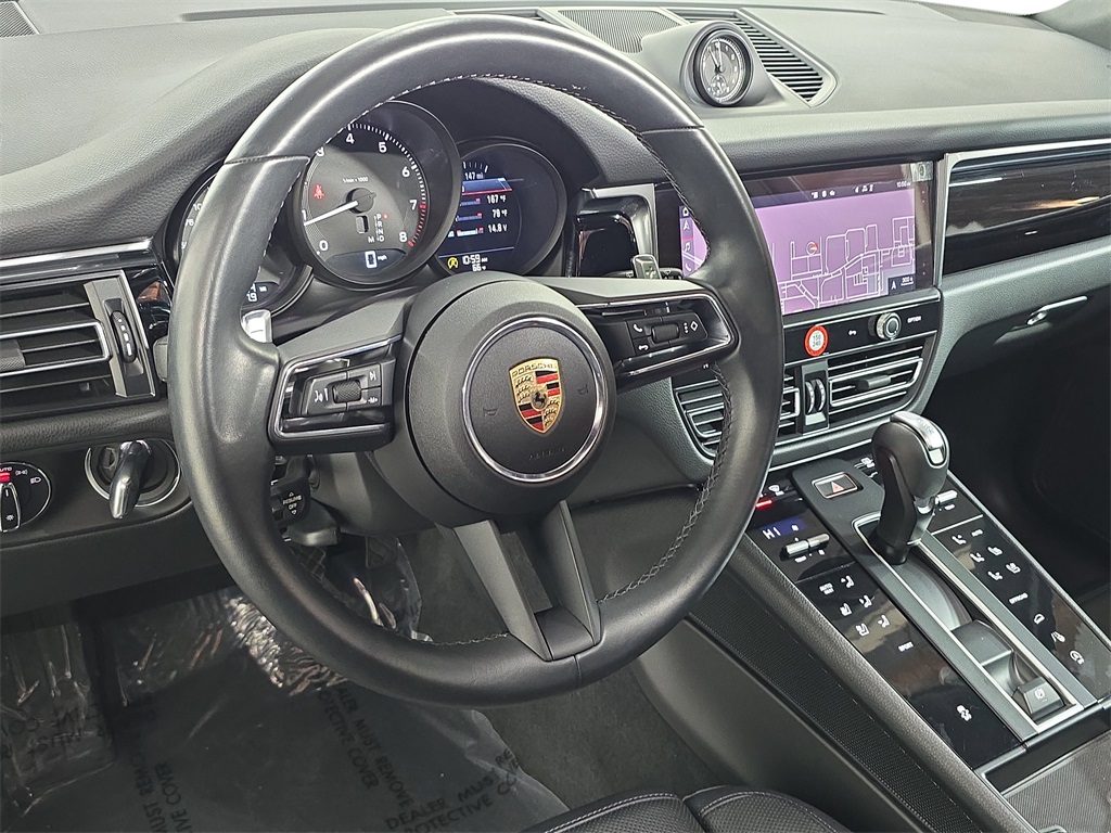 2025 Porsche Macan photo 3