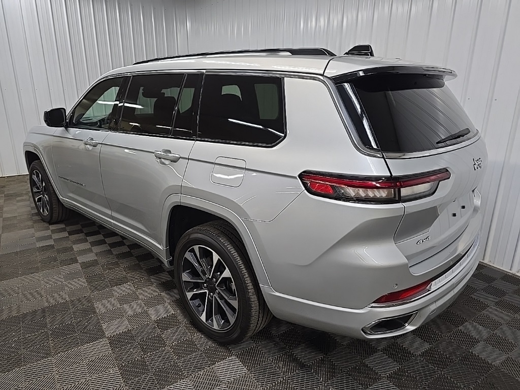2023 Jeep Grand Cherokee Overland photo 9