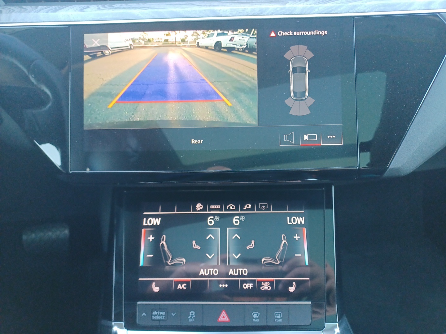 2022 Audi e-tron S line Premium photo 9