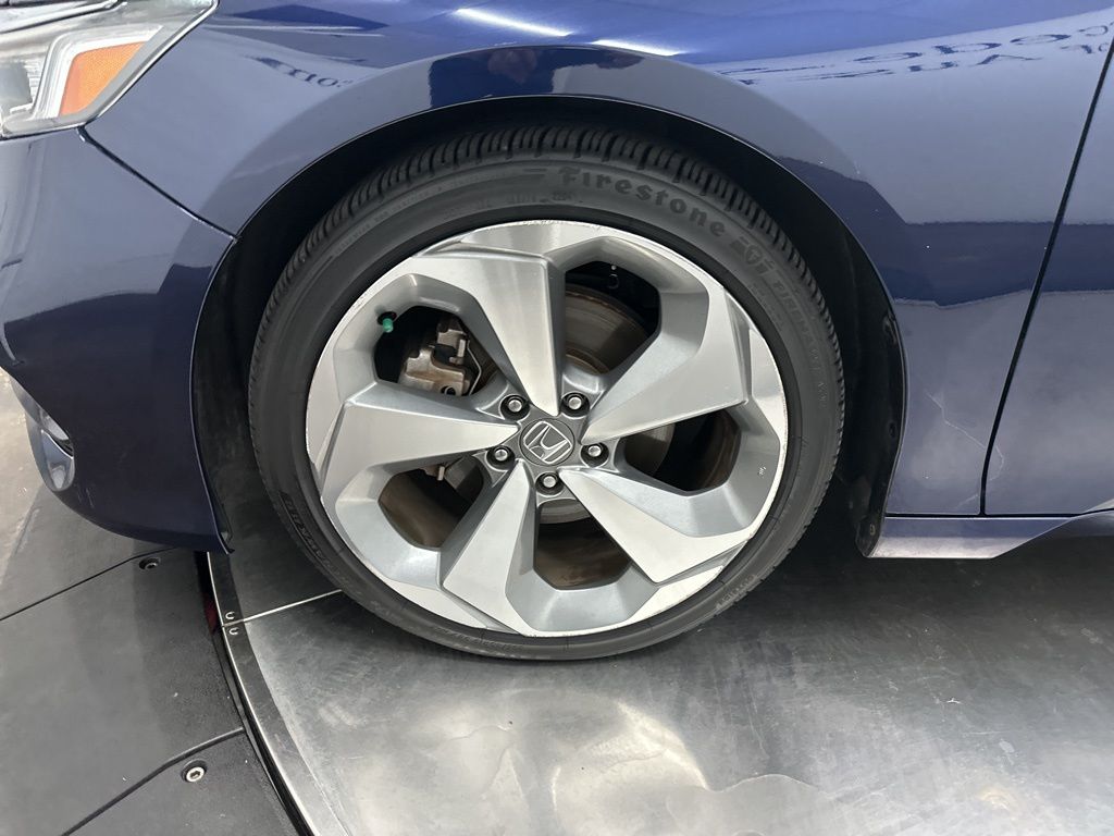 2018 Honda Accord Touring photo 24