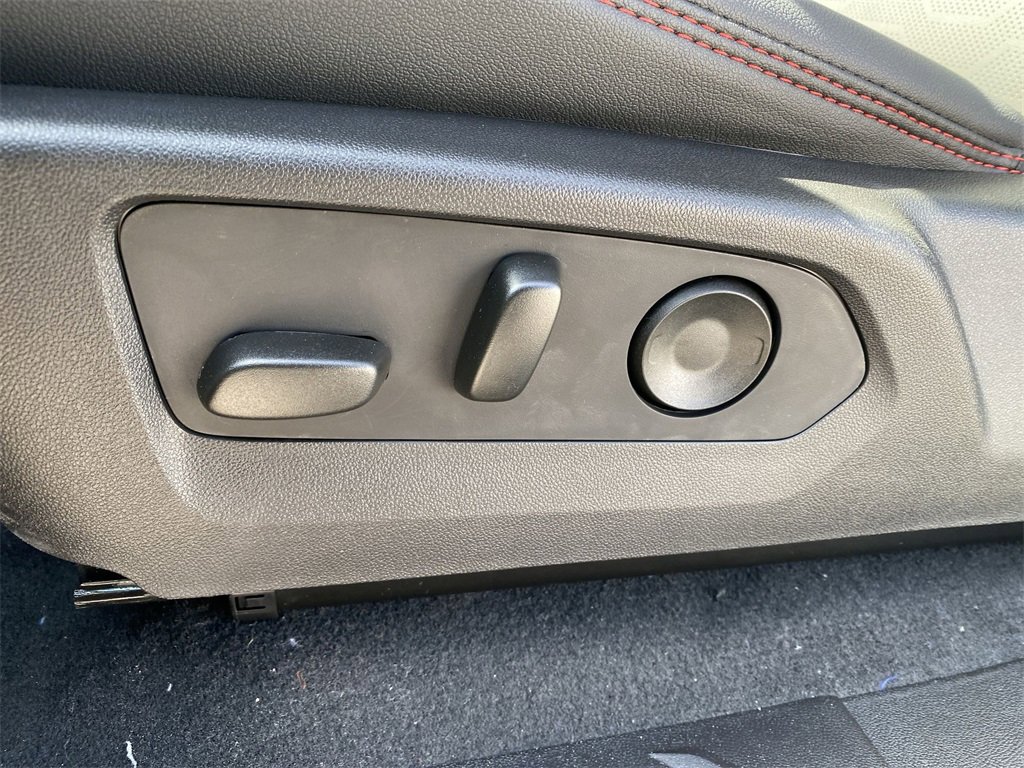 2025 Chevrolet Colorado Z71 photo 12