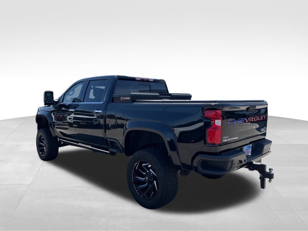 2022 Chevrolet Silverado 2500HD High Country photo 3