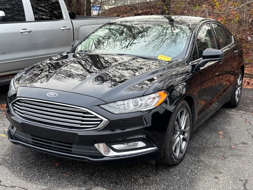 2017 Ford Fusion SE photo 2