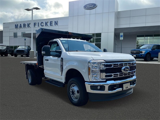 2025 Ford F-550 Super Duty Chassis Cab XL's photo