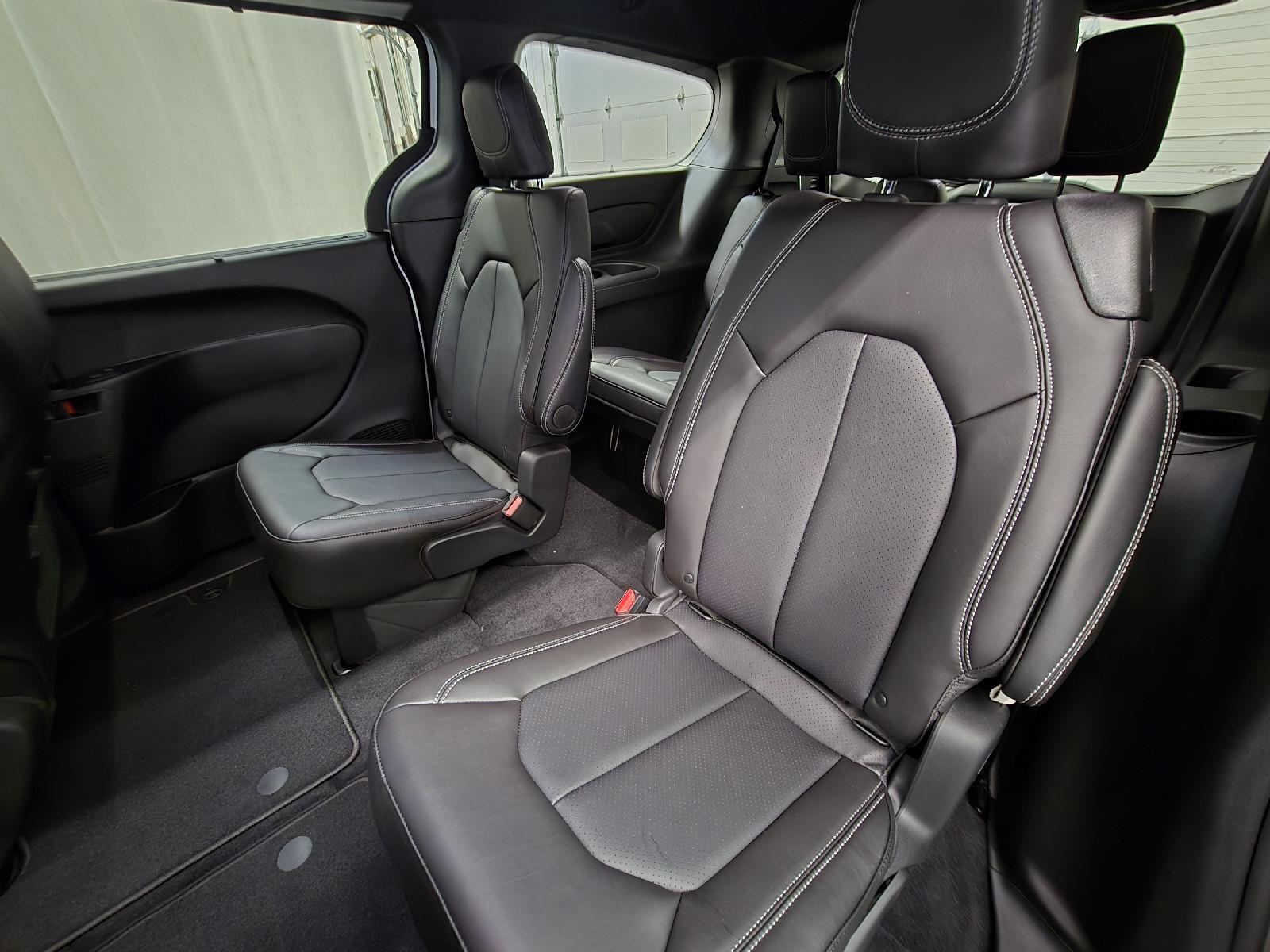 2025 Chrysler Pacifica photo 30
