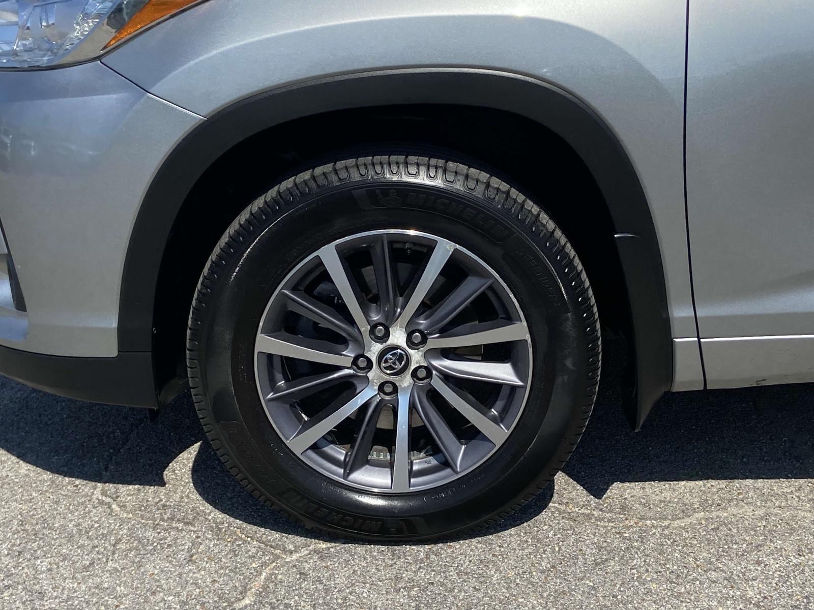 2017 Toyota Highlander XLE photo 28