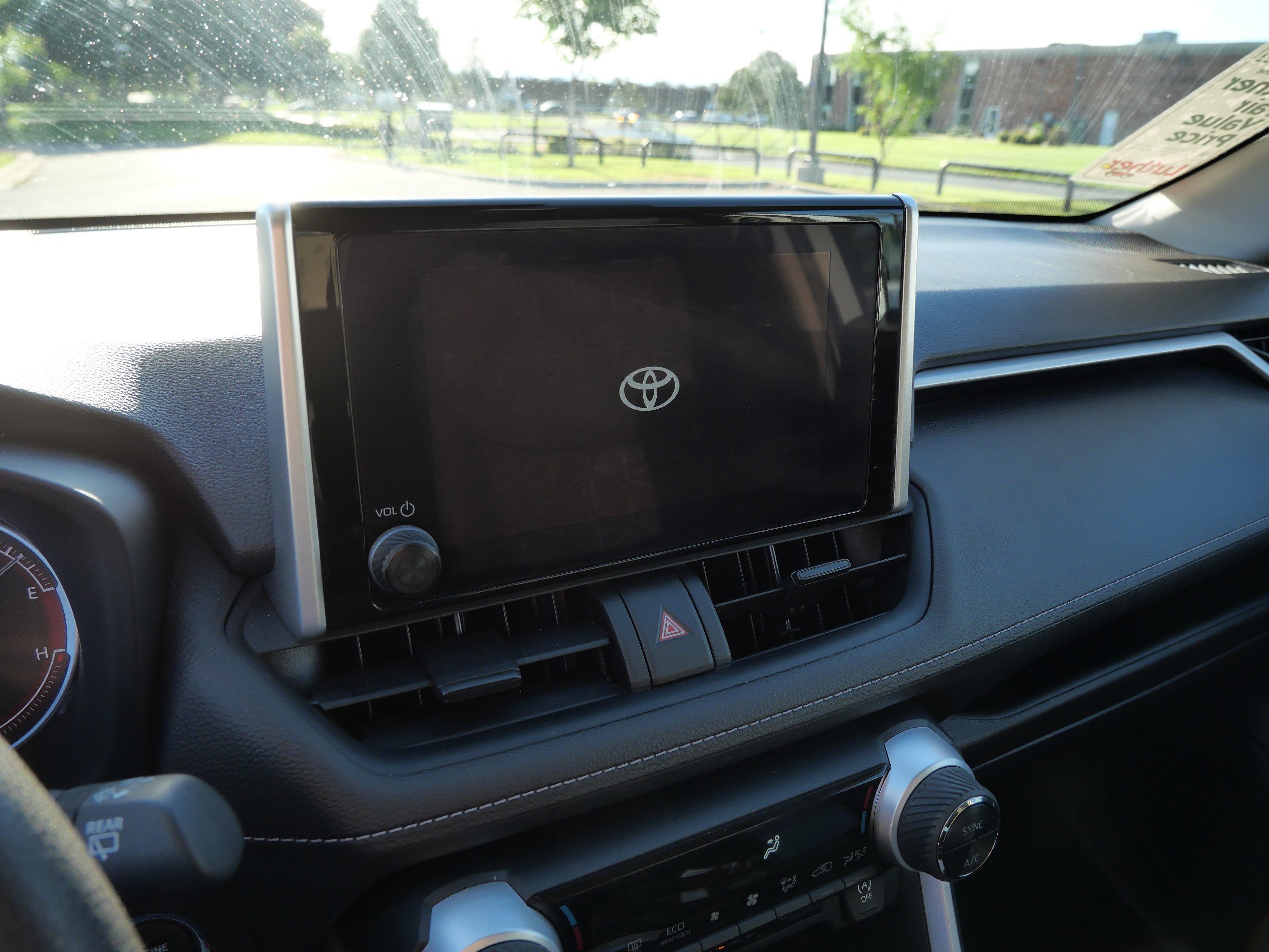 2023 Toyota RAV4 XLE photo 21