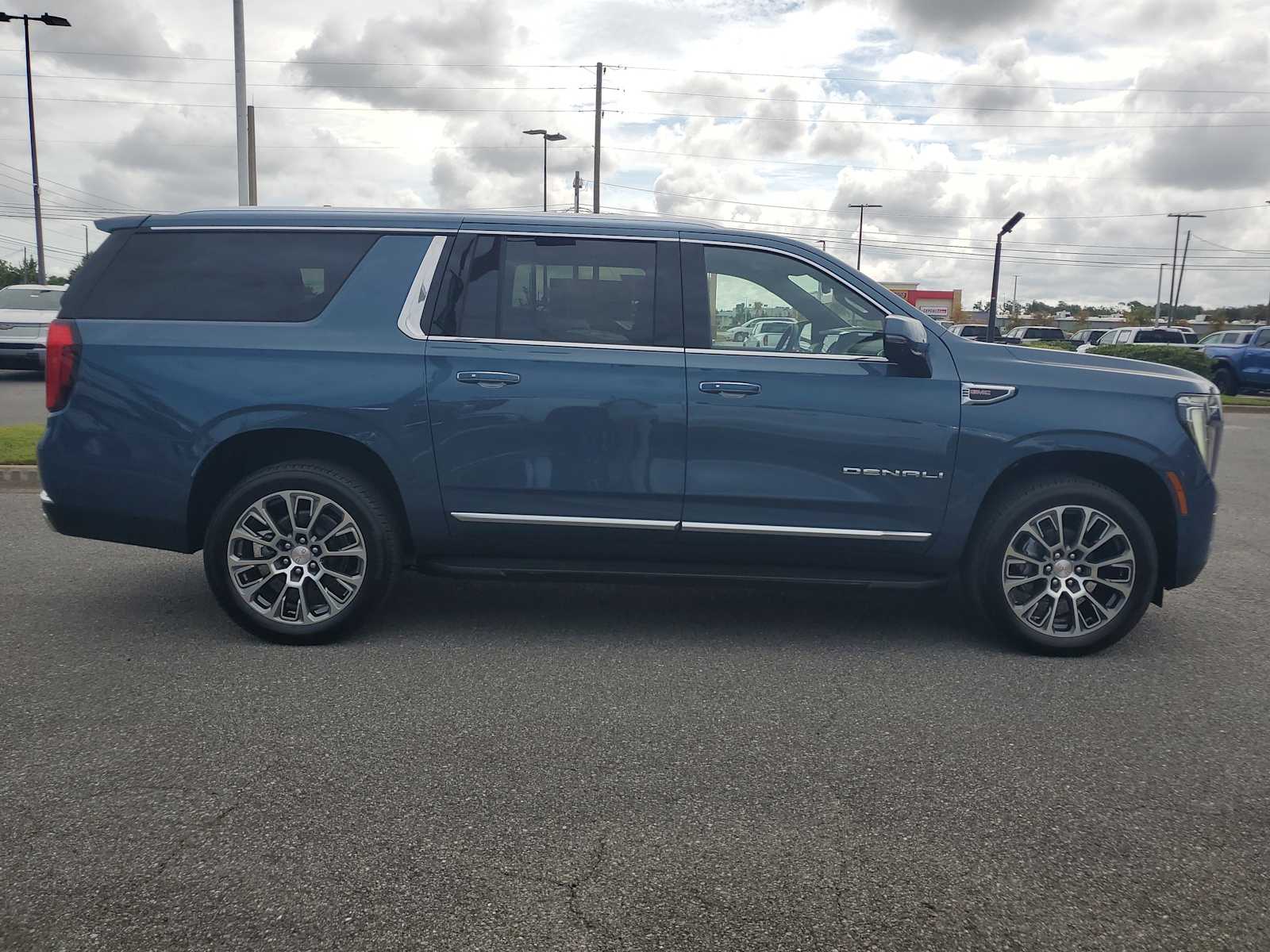 2025 Gmc Yukon XL Denali photo 7