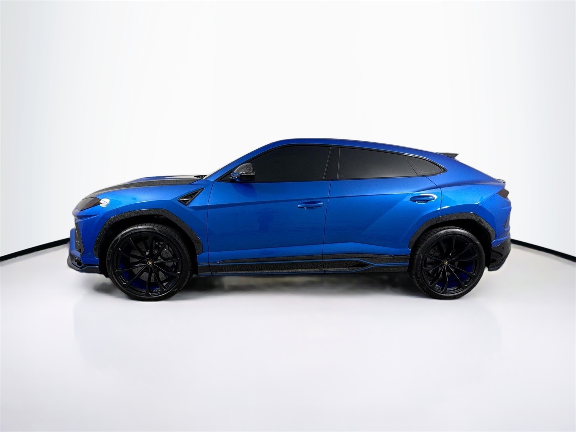 2019 Lamborghini Urus Base photo 4