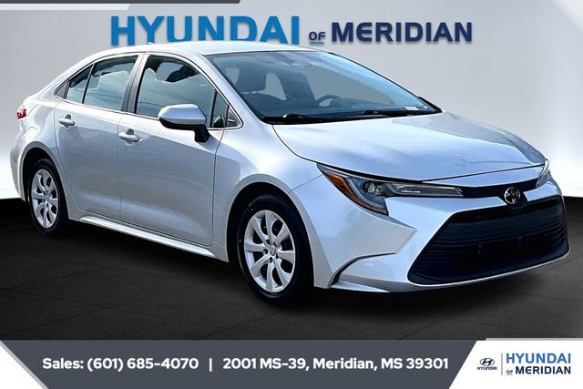 2024 Toyota Corolla LE's photo