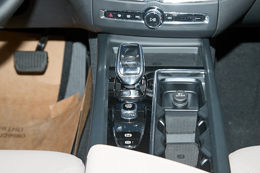 2026 VOLVO XC60 - Image 26