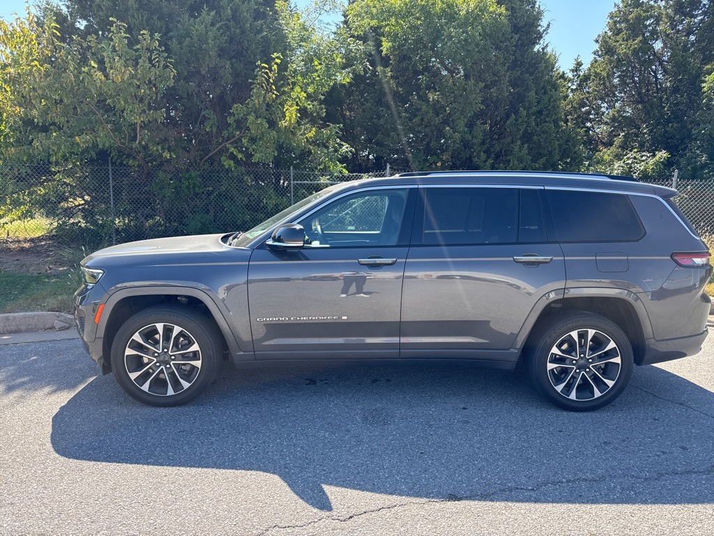 2021 Jeep Grand Cherokee Overland photo 2