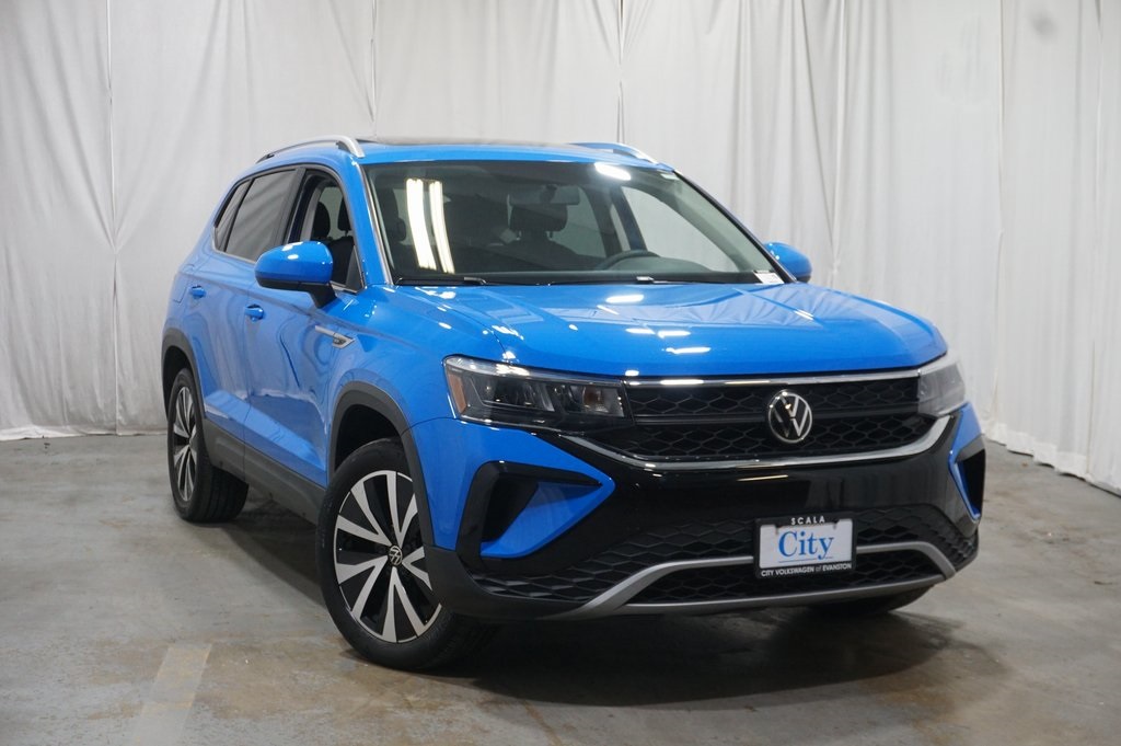 2022 Volkswagen Taos SE photo 2